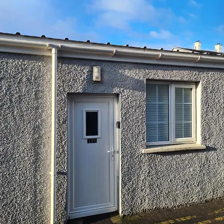 Апартаменты 2 Bed Flat Right In Centre Of Portrush Town Экстерьер фото