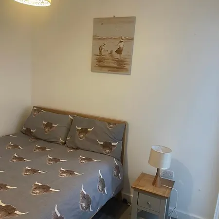 Апартаменты 2 Bed Flat Right In Centre Of Portrush Town Экстерьер фото
