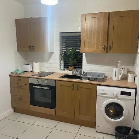 Апартаменты 2 Bed Flat Right In Centre Of Portrush Town Экстерьер фото