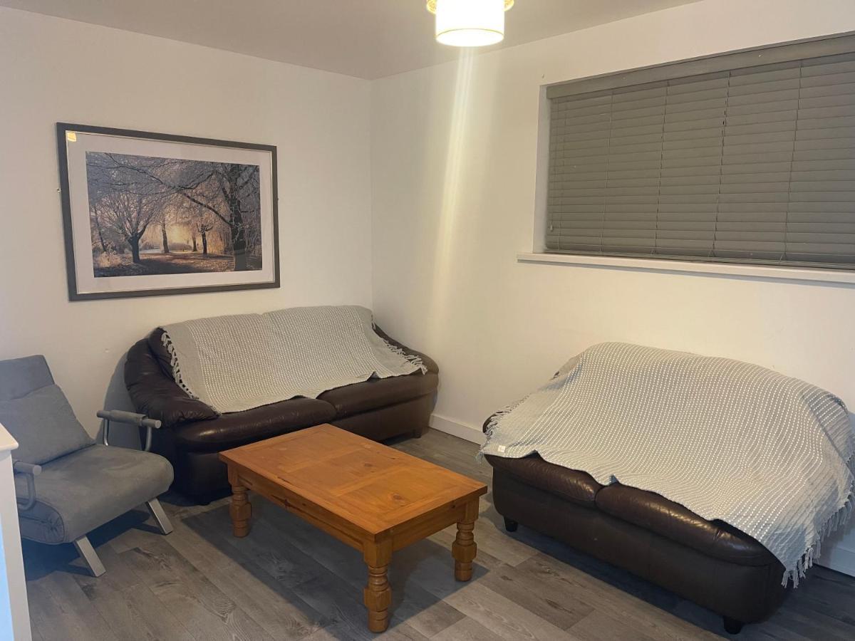 2 Bed Flat Right In Centre Of Town *